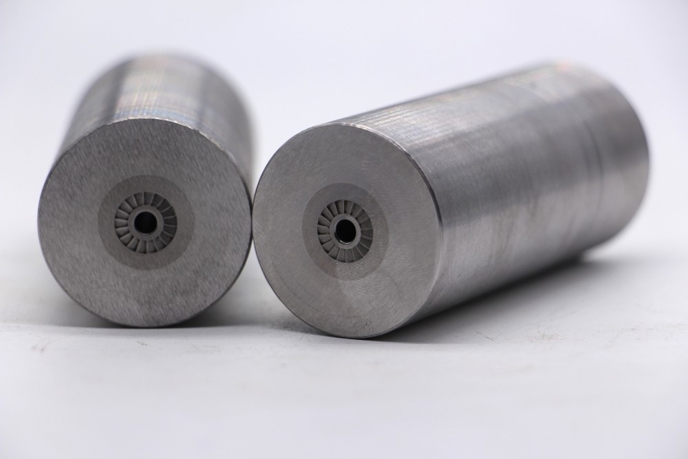 Hoogwaardige koeloppervlakte die voor het tekenen van die met speciaal ontworpen carbide materiaal